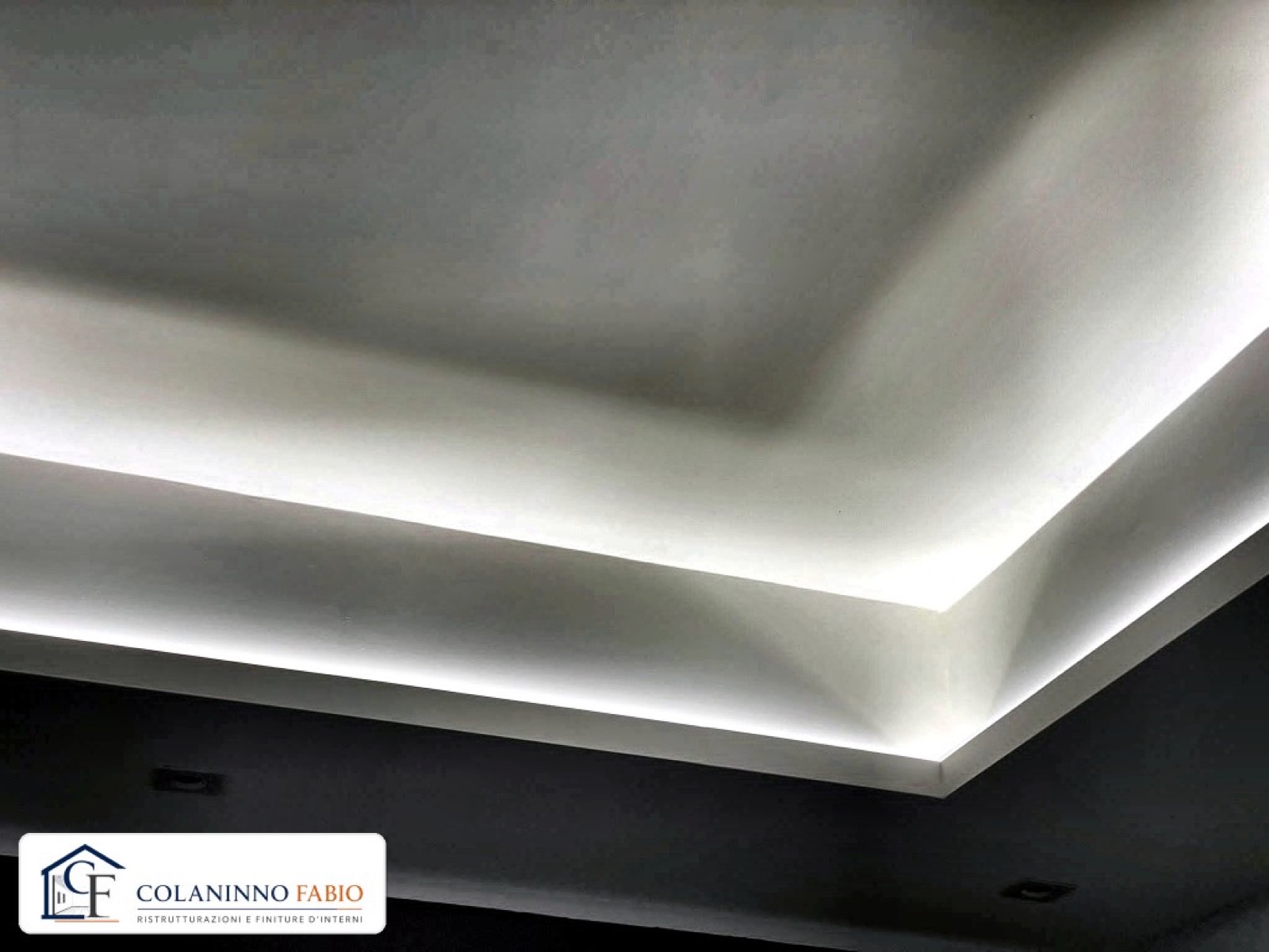 Controsoffitto con luce LED indiretta
